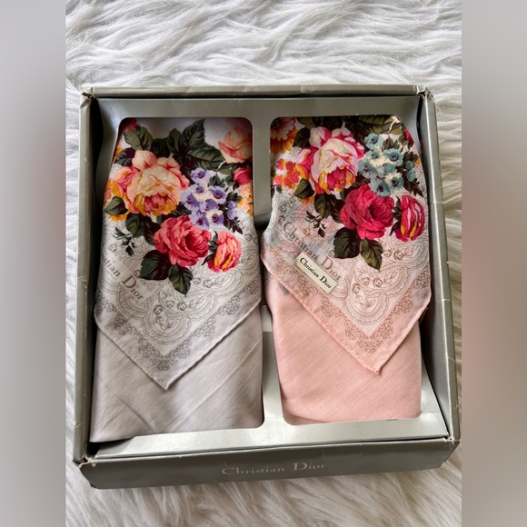 🔥🔥NEW Gift Ready Dior Handy In A Box🔥🔥 - Picture 1 of 2